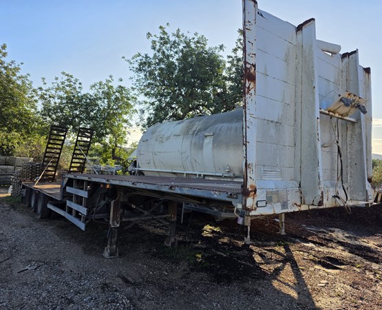 semi-reboque rebaixado, tipo porta maquinas com patas